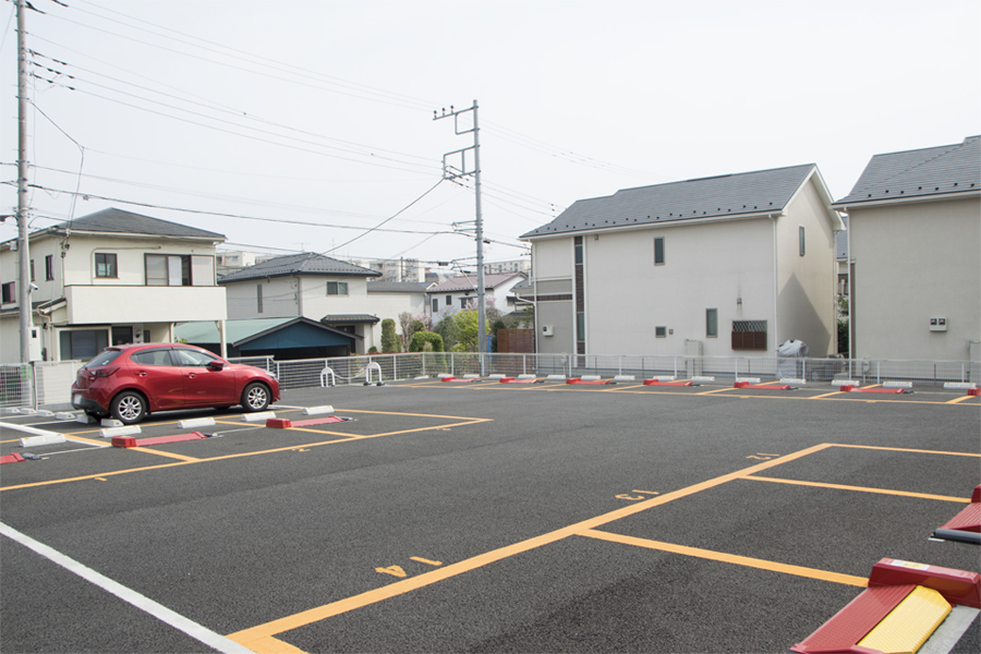 敷地内に駐車スペースを設けております。駐車場・駐輪場あり